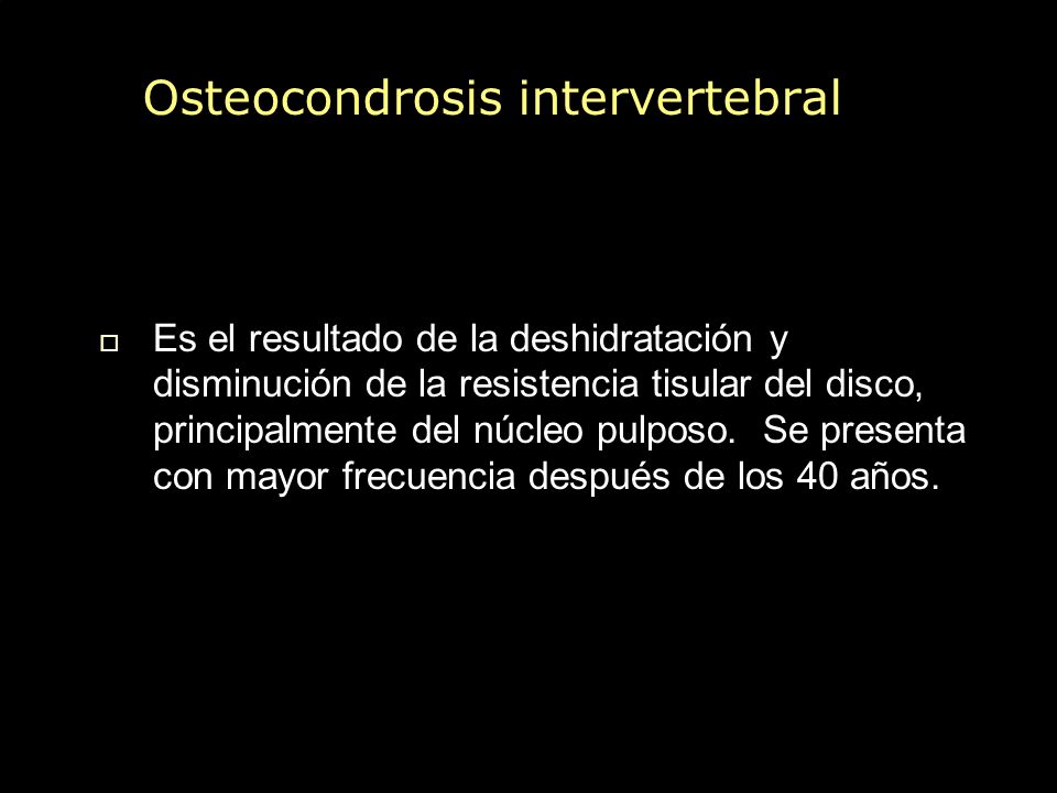 Duele en las partes izquierdas de la espalda en el lado